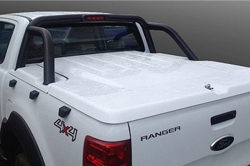 <img src="Sports Bar - 3 piece less tub lighting - Powder coated black