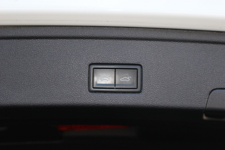 2020 MY21 Volkswagen Touareg CR V8 TDI R-Line SUV Image 10