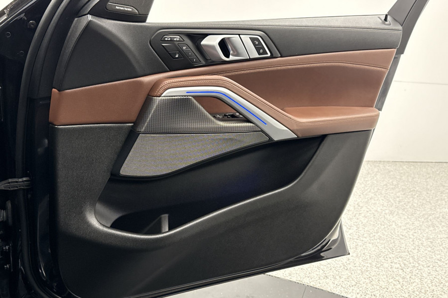 2020 BMW X6 xDrive40i M Sport Coupe Image 18