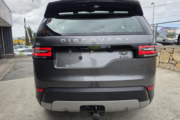 2018 Land Rover Discovery Series 5 HSE Luxury SUV Image 10