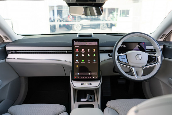 2026 Volvo ES90  Plus Single Motor Sedan Image 5