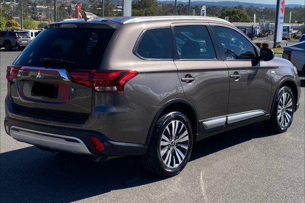 2019 Mitsubishi Outlander ZL ES SUV Image 7