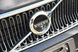 2018 Volvo XC40 XZ D4 Momentum Launch Edition SUV image 19