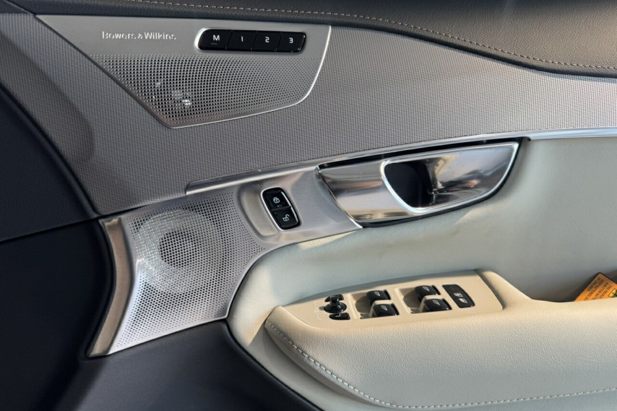 2024 MY25 Volvo XC90 L Series Ultra T8 Plug-In Hybrid SUV Image 18