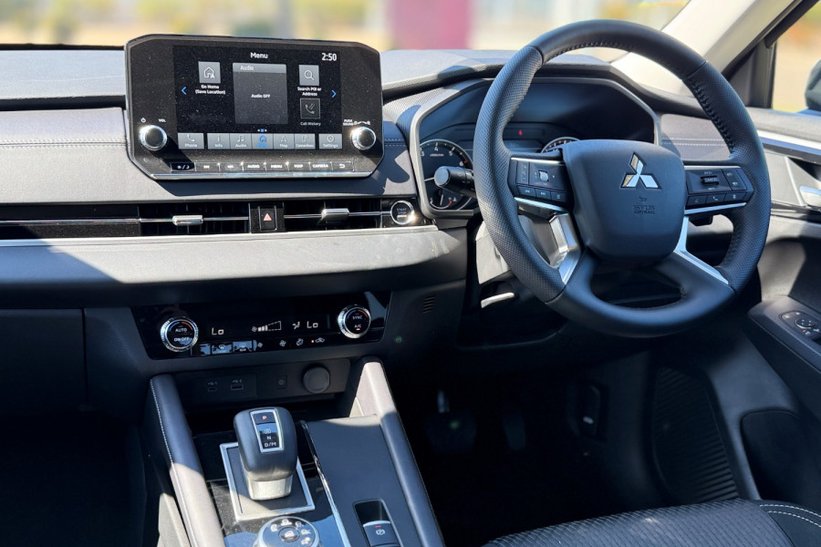 2024 Mitsubishi Outlander ZM LS SUV Image 13