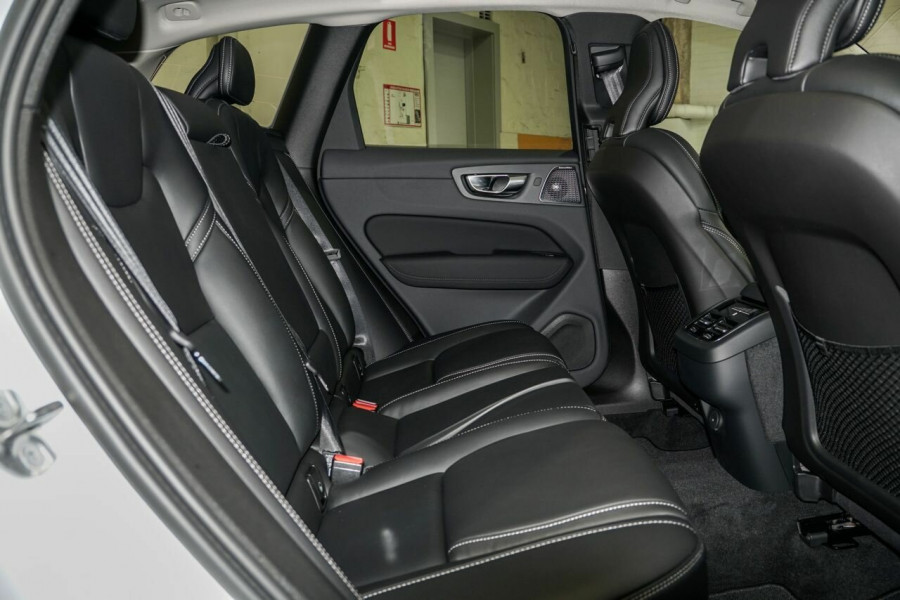 2026 Volvo XC60 UZ Ultra B5 Dark SUV Image 7