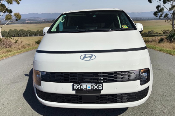 2026 MY27 Hyundai Staria Load US4.V4  Van Image 2