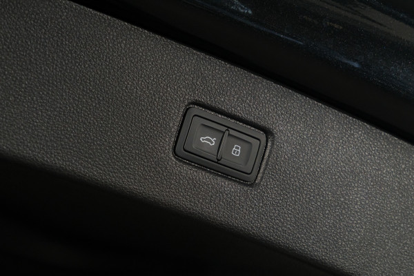 2026 Audi Q7 4M TDI 210kW S line SUV image 17
