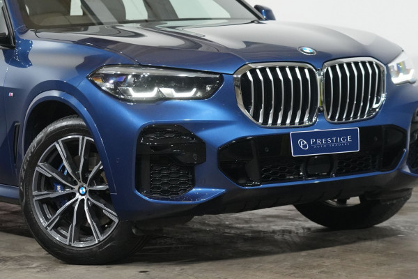 2022 BMW X5 xDrive30d SUV image 2