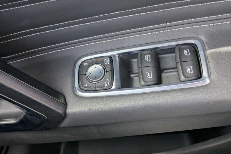 2024 MY25 LDV D90 SV9A Executive SUV Image 29