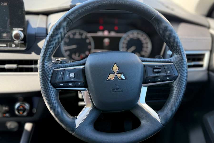 2024 Mitsubishi Outlander ZM PHEV ES SUV Image 13