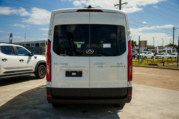 2025 MY24 LDV Deliver 9  12-Seat Bus