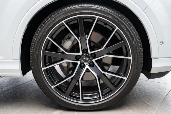 2025 Audi Q7 4M 50 TDI S line SUV image 29