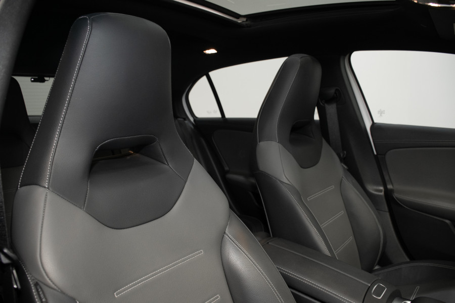 2022 Mercedes-Benz A-Class 4matic Hatch Image 4