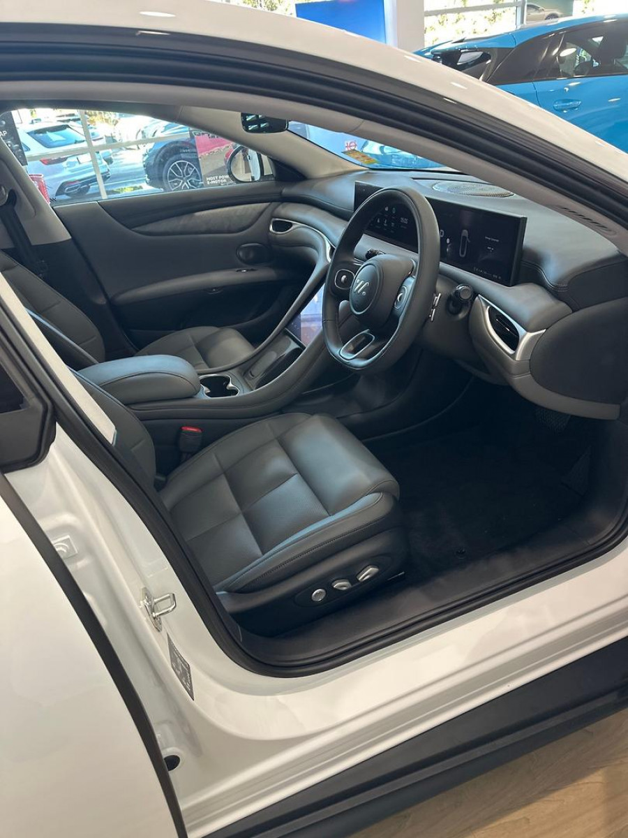 2026 MY25 MG IM5 P12L Premium Hatch Image 9