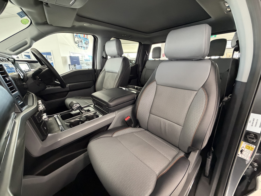 2024 Ford F-150  Lariat Dual Cab Image 18