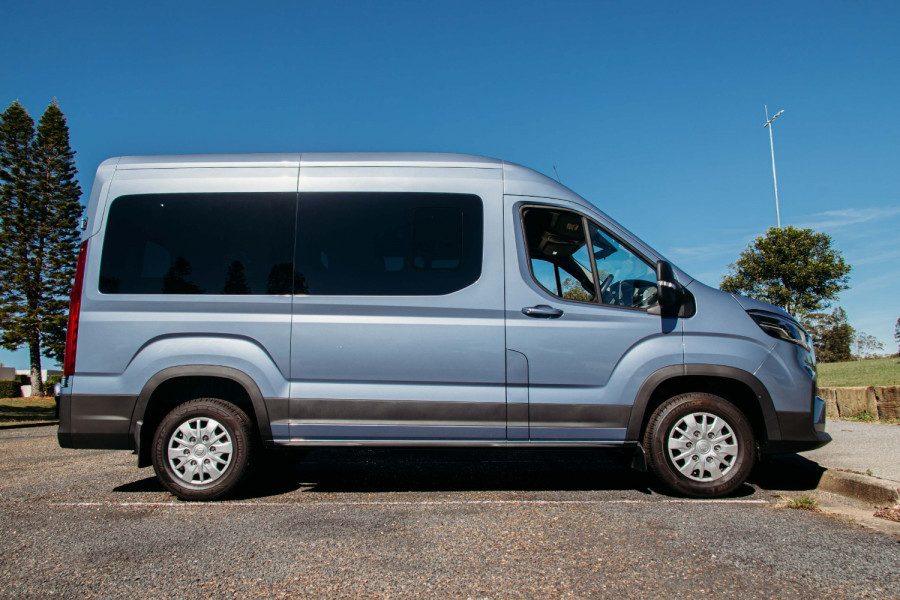 2024 LDV Deliver 9  11-Seat Bus Image 13
