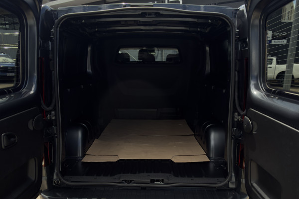 2025 Renault Trafic X82 Crew Lifestyle Van Image 25