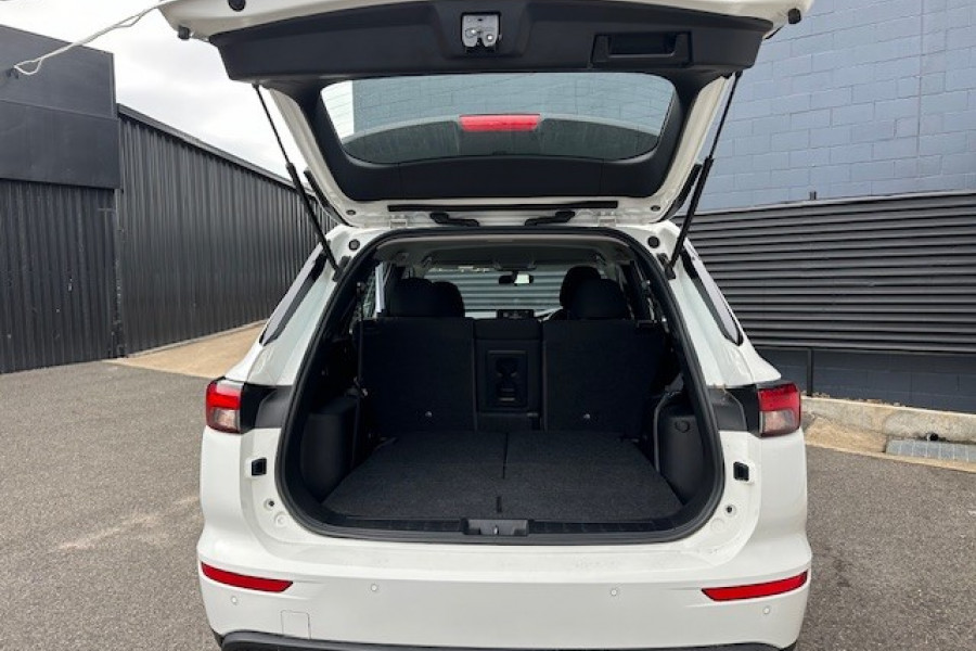 2023 Mitsubishi Outlander ZM ES SUV Image 6