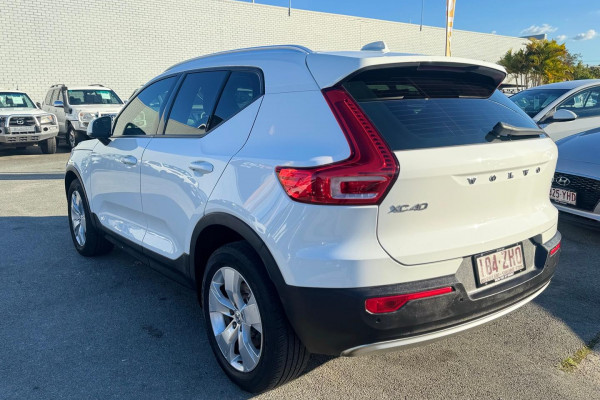 2019 Volvo XC40 XZ T4 Momentum SUV Image 8