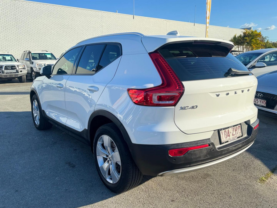 2019 Volvo XC40 XZ T4 Momentum SUV Image 8