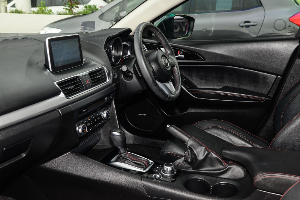 2015 Mazda 3 Hatch Image 8