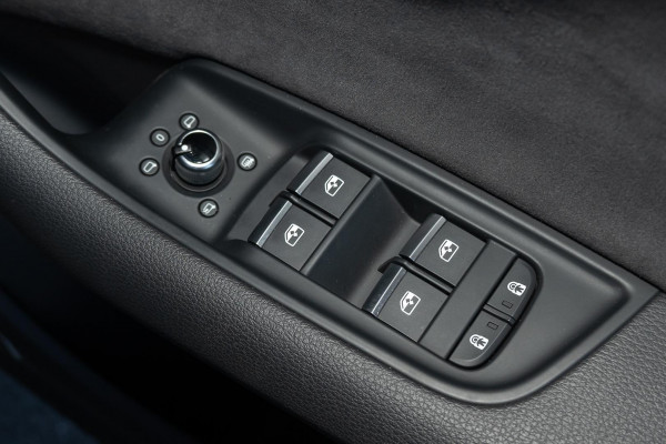 2024 MY25 Audi Q7 4M 55 TFSI S line SUV image 21