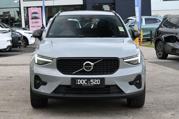 2025 Volvo XC40 XZ Ultra B4 Bright SUV Image 2