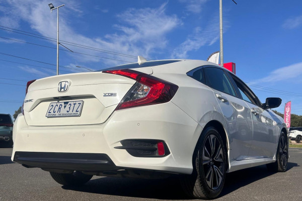 2016 Honda Civic 10th Gen VTi-L Sedan Image 10