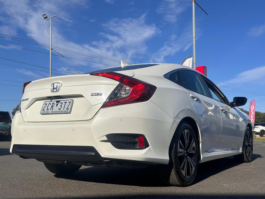 2016 Honda Civic 10th Gen VTi-L Sedan Image 10