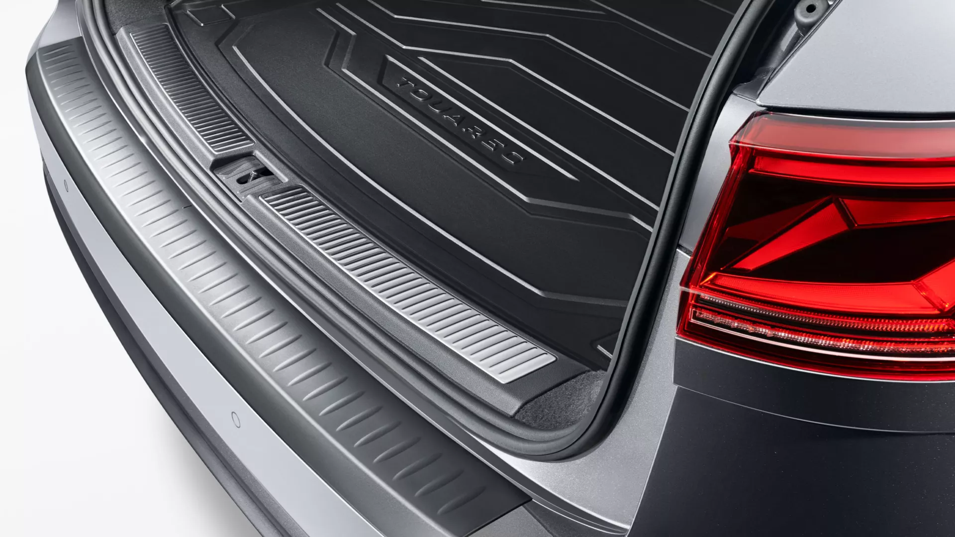 Black loading sill protection plate