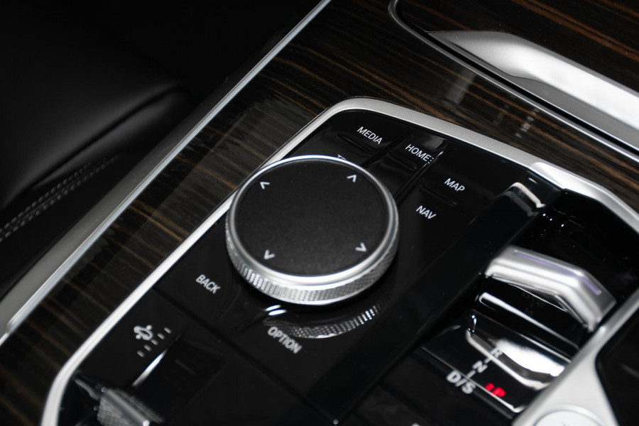2025 BMW X7 G07 LCI xDrive40d Design Pure Excellence SUV