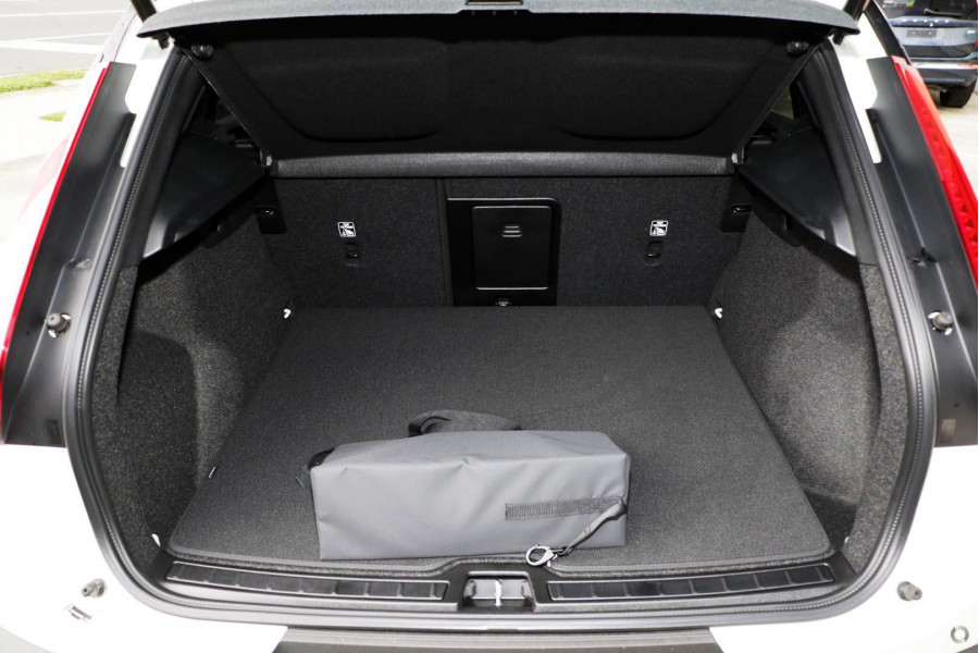 2024 MY25 Volvo EX40 No Series Ultra Single Motor Extended Range SUV Image 10