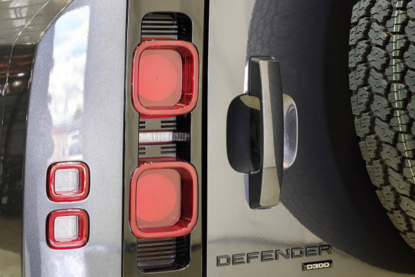 2022 MY23.5 Land Rover Defender L663 110 D300 SE SUV Image 20