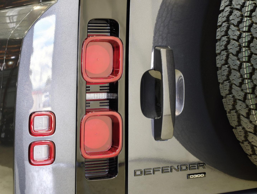 2022 MY23.5 Land Rover Defender L663 110 D300 SE SUV Image 20