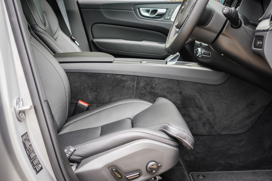 2025 Volvo XC60 UZ Ultra T8 Plug-In Hybrid SUV Image 17