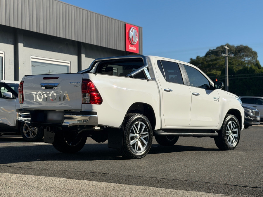 2017 Toyota HiLux  SR5 Double Cab Pick Up Image 6