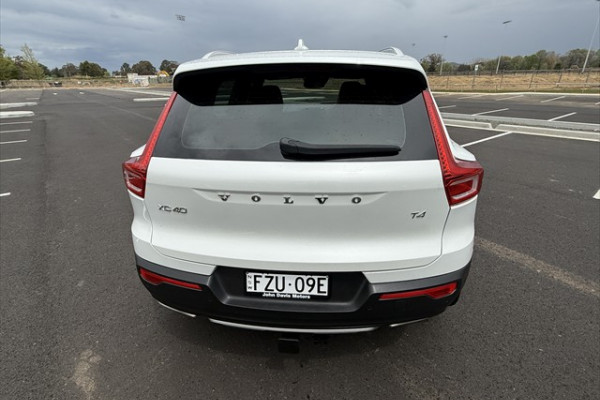 2020 Volvo XC40 XZ T4 Inscription SUV Image 5