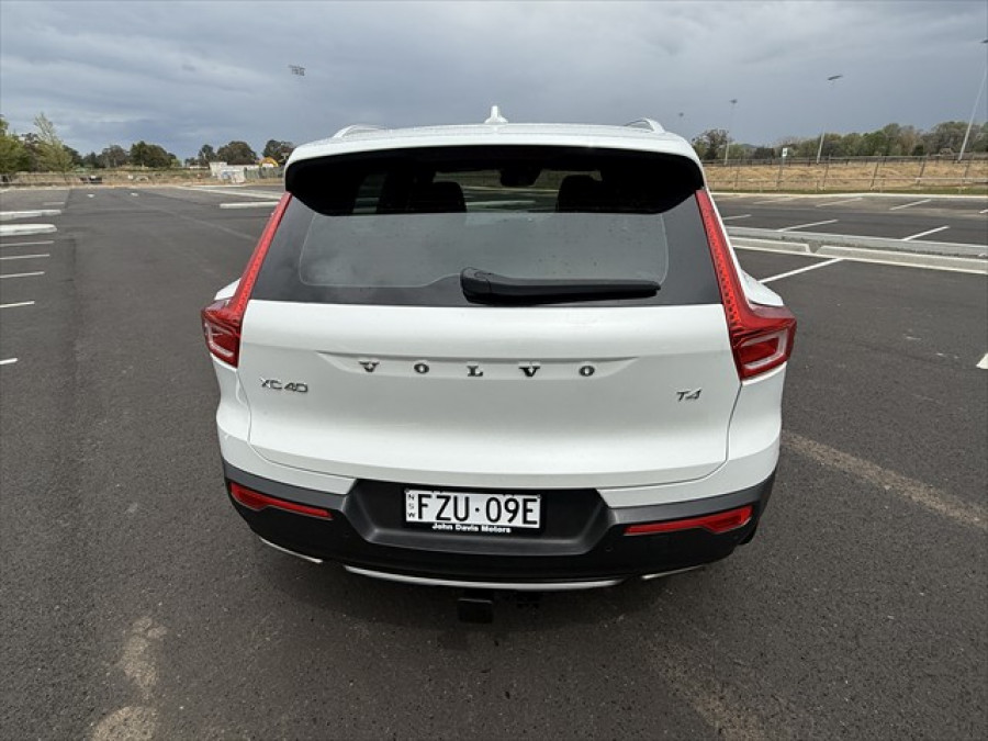 2020 Volvo XC40 XZ T4 Inscription SUV Image 5