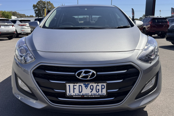 2015 Hyundai i30 GD2 Active Hatch Image 2