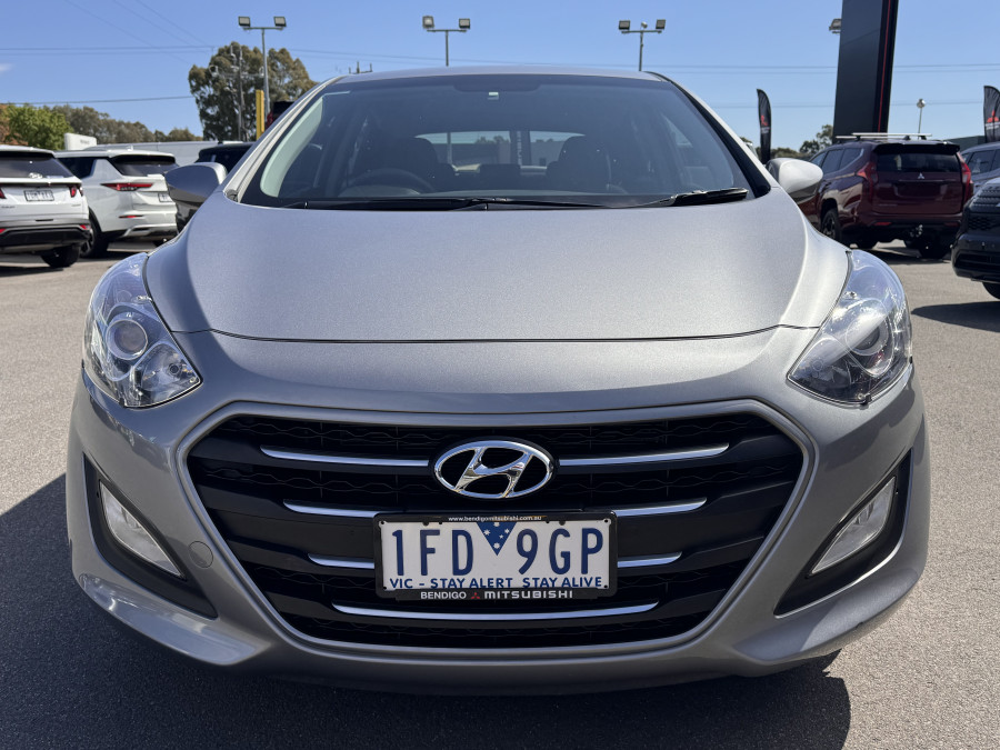 2015 Hyundai i30 GD2 Active Hatch Image 2