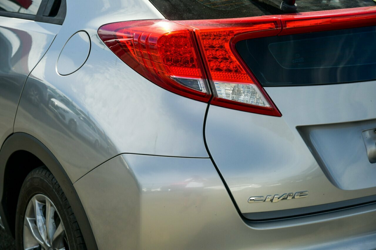 2012 Honda Civic 9th Gen VTi-S Hatch Image 8