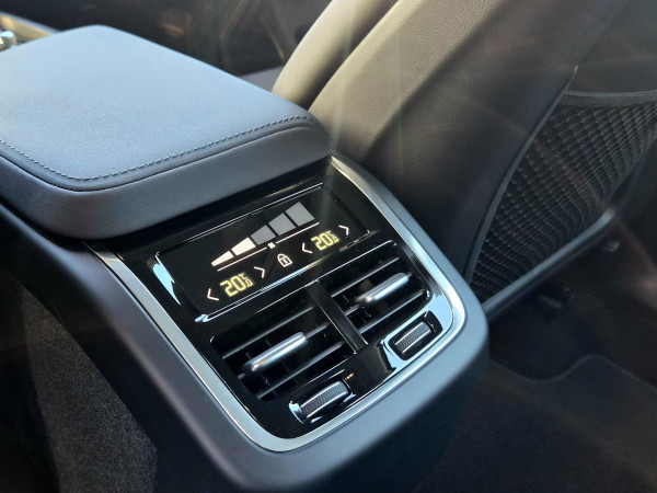 2026 Volvo XC60 UZ Plus B5 Bright SUV image 9