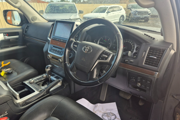 2019 Toyota LandCruiser VDJ200R VX SUV Image 19