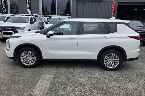 2023 Mitsubishi Outlander ZM ES SUV Image 4