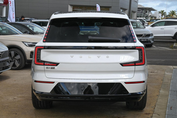 2026 Volvo EX90  Ultra Twin Motor Performance SUV Image 3