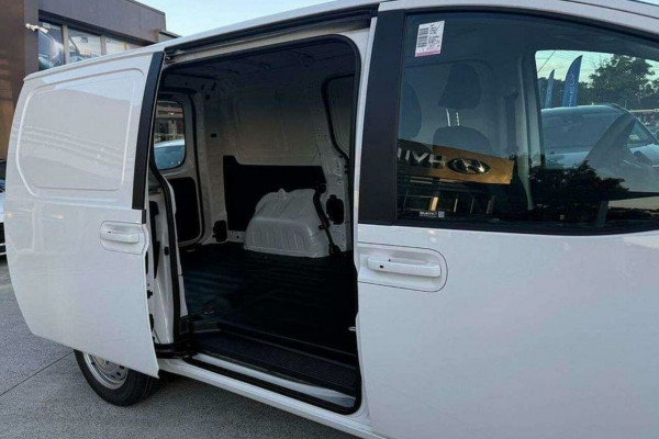 2026 MY27 Hyundai Staria Load US4.V4  Van Image 19