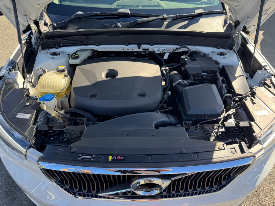 2020 Volvo XC40 XZ T4 Momentum SUV Image 29