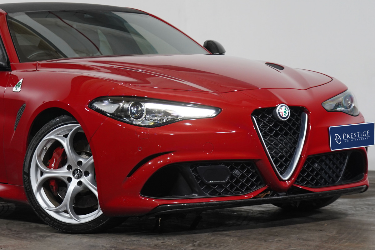 2017 Alfa Romeo Giulia Quadrifoglio (Qv) Sedan Image 2