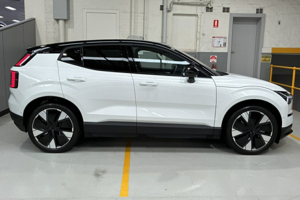 2024 Volvo EX30  Twin Motor Performance Ultra SUV Image 3